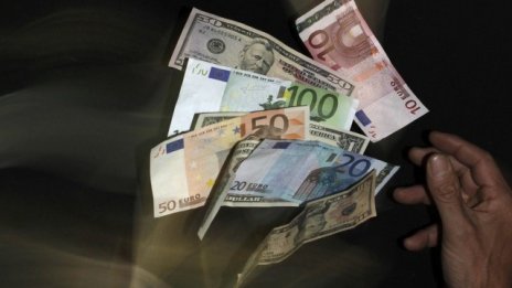 Текущата и капиталова сметка остава на плюс и през септември