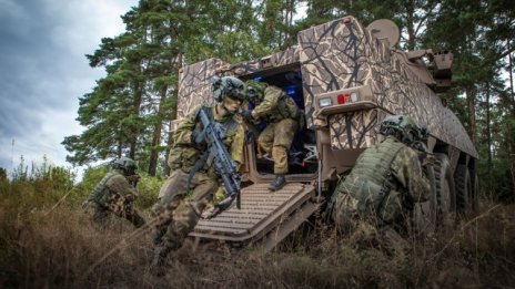 Финландската Patria иска да стартира производство на БТР-и в България