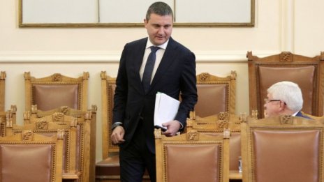 Горанов: Рано е да кажем дали декларацията за авиацията ще се отрази на цените на билетите