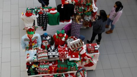 Потребителите в САЩ планират да похарчат средно по 825 долара за подаръци