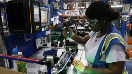 Броят на американците, подали молби за помощи при безработица, намалява