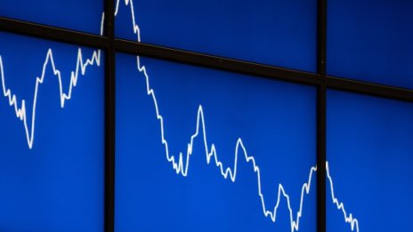 Европейските борси попаднаха под кръстосан огън от всички страни 
