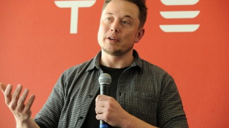 Мъск към служителите на Tesla: Работете повече, харчете по-малко