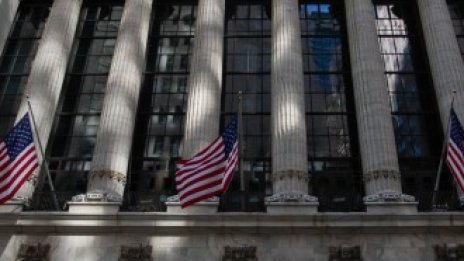 Dow Jones прибави 570 пункта след рязък обрат в петъчната сесия