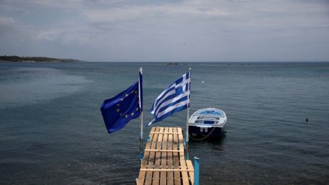 Дефицитът по текущата сметка на Гърция се свива през април 