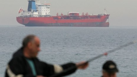 Намаленият внос подобрява леко търговската сметка