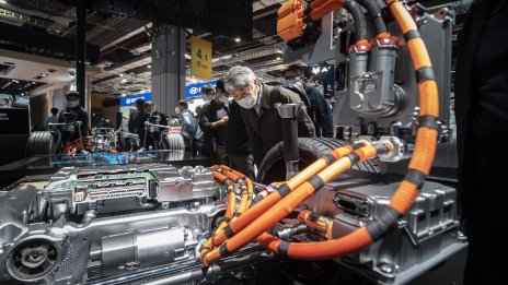 Mercedes и BMW разкриха имената на своите доставчици на батерии в Южна Корея