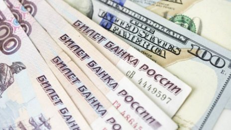 Русия разхлаби още капиталовия контрол заради поскъпването на рублата