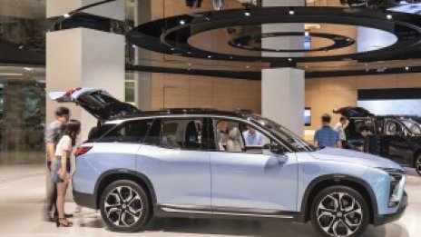 Компаниите за електромобили гледат към първокласни търговски локации в Европа