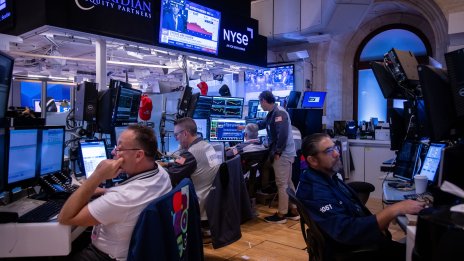 Индексите на Wall Street се понижават, повлечени от Oracle и Nvidia*