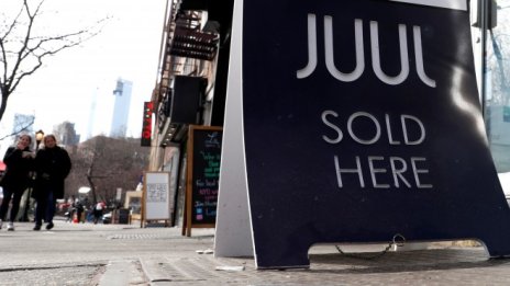 САЩ проверяват дали Juul не прави незаконен маркетинг с инфлуенсъри