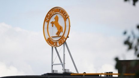 Continental се стреми към печалба, но основният бизнес остава проблемен