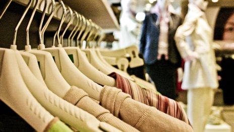Какъв е екологичният отпечатък на дрехите? Франция ще въведе етикет за това