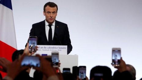 Подкрепата за френския президент Еманюел Макрон е спаднала под 50%