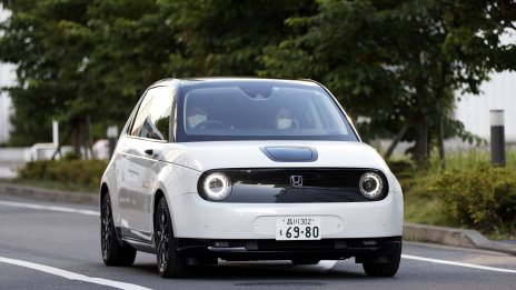 Бизнесът с мотоциклети и слабата йена подкрепят тримесечната печалба на Honda 