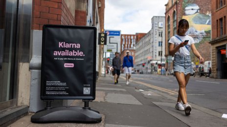 Услугите „купи сега, плати по-късно“ имат почти 1 млрд. причини да празнуват този сезон