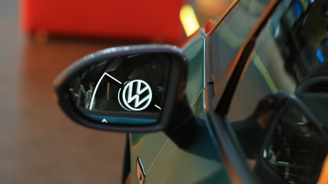 Volkswagen и Stellantis са големите победители от облекчените правила на ЕС за емисиите