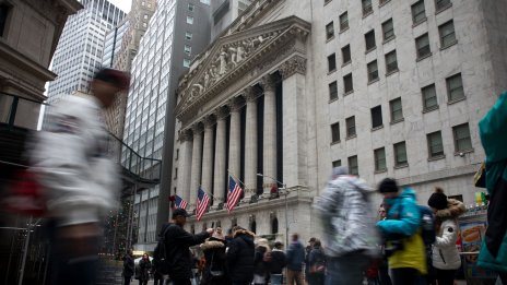 Индексите на Wall Street започват последната сесия за май на червено*