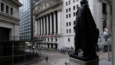 Dow отписва 340 пункта в началото на новата сесия*