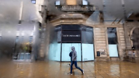 Британската Boohoo се ребрандира на Debenhams