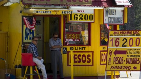 Искате да знаете какви са шансовете на Тръмп? Вижте мексиканското песо