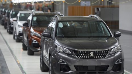 Peugeot Citro&euml;n се изправя сам срещу Uber
