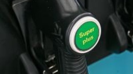 Цената на петрола тръгна нагоре след 15-процентния седмичен спад