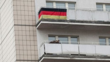 Замразяването на наемите в Берлин официално влезе в сила