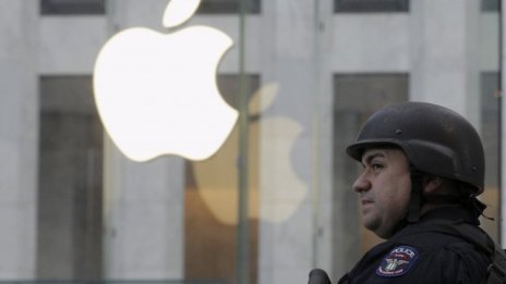 Двойственият стандарт на Apple