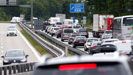 Бензиновите коли изпревариха по продажби дизеловите за първи път от 2009 г.