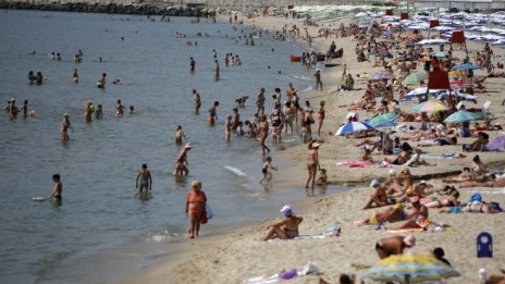 Николина Ангелкова: Увеличихме приходите от концесии и наеми на морски плажове