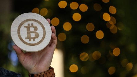 Цената на биткойна се възстанови до равнището отпреди краха на TerraUSD