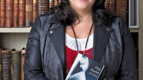 "Петдесет нюанса" превърна Е.Л. Джеймс в писателя с най-големи приходи