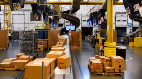 Amazon преминава към хартиени опаковки при доставките