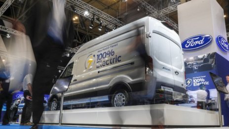 Фирма за товарни коли под наем в САЩ поръча 750 електрически микробуса от Ford