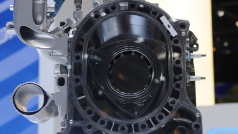 Mazda залага на полузабравена технология в битката за електромобилния пазар