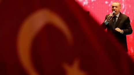 Турция прекрати извънредния режим, но войната на Ердоган още не е приключила