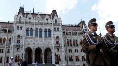 Унгария увеличава военните си разходи до 2% от БВП