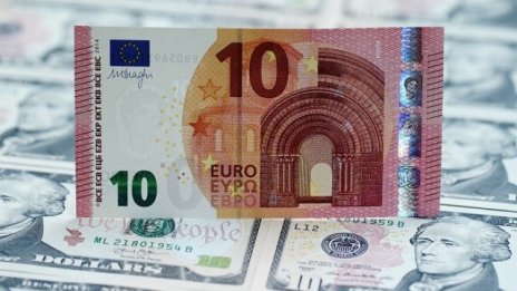 Еврото поскъпна до 6-месечен връх, доларът остава под натиск