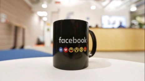 Facebook откри нов бъг в метриките си