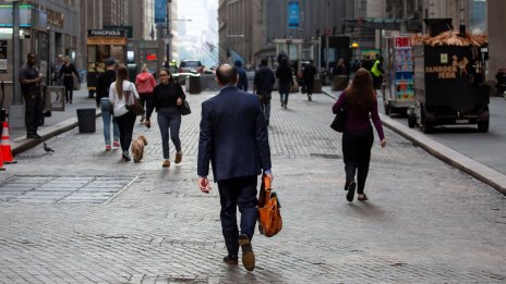 Каква е цената на затегнатата парична политика и кой ще я плати?