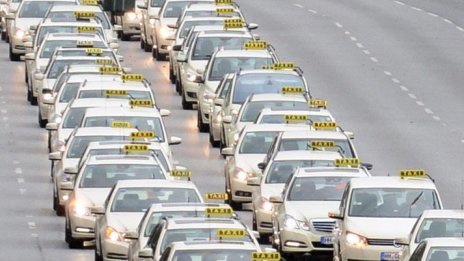 В знаково решение Хамбург забранява таксита с двигатели с вътрешно горене от 2025 г. 