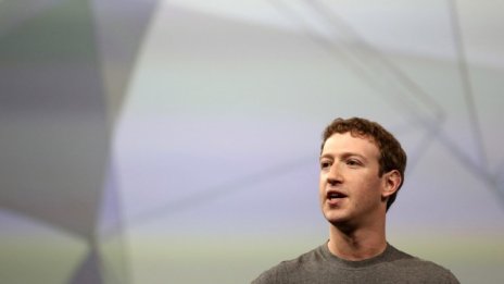 Зукърбърг се ангажира все по-силно с хуманитарни въпроси