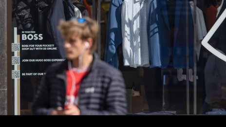 Hugo Boss записа силни приходи въпреки по-слабото потребителско търсене