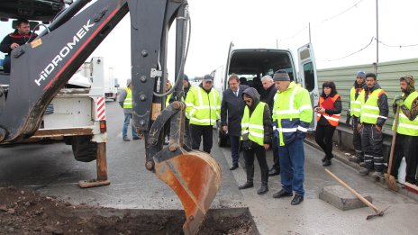 Една трета от асфалта на Северната скоростна тангента липсва