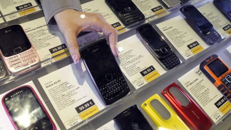 Мобилните оператори спират преференциалните цени за смартфони