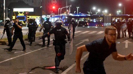 Политически протести в Сърбия прераснаха в насилие със сблъсъци в големите градове