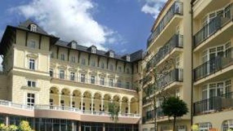 Картина вместо пари за престой в хотел
