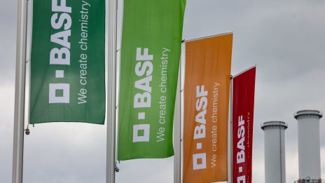 BASF съкращава разходите в Европа, очаква растеж в Китай