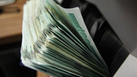 Ръстът на спестяванията в банките се забавя през май